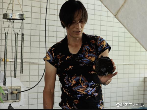 月入5万女生辞职后陪父亲掏粪 从嫌弃到搭档