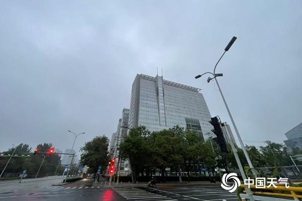 北京未來三天多分散性降雨 最高氣溫超30℃體感持續(xù)悶熱 濕度增大似南方