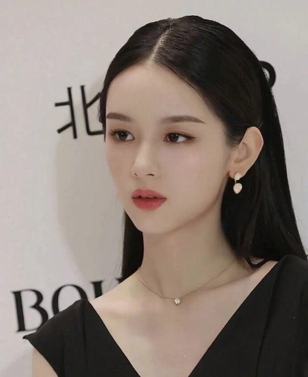 迪丽热巴大女主排面 天生贵气千金首选