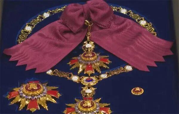 韩赠金冠勋章能抵美国的“账单”吗 特朗普访韩争议多