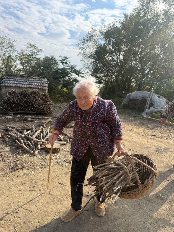 安徽一村90岁以上老人超百位 长寿村的秘密