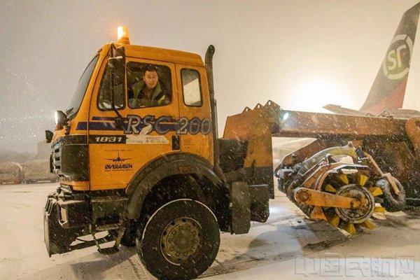 北京下雪很冷但家门口很暖