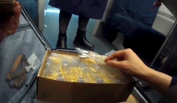 列车长捡到价值上千万金饰