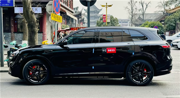 问界M6“黑武士版”曝光 神秘气息十足