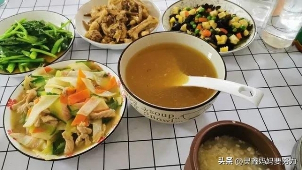 女子听信科学坐月子落下月子病