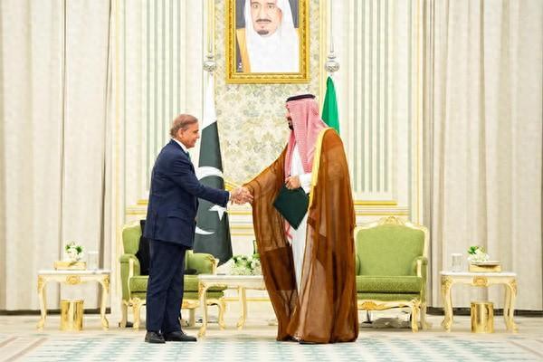 沙特专家:如果沙特决定对伊朗动武,可能启动与巴基斯坦的共同防御协议