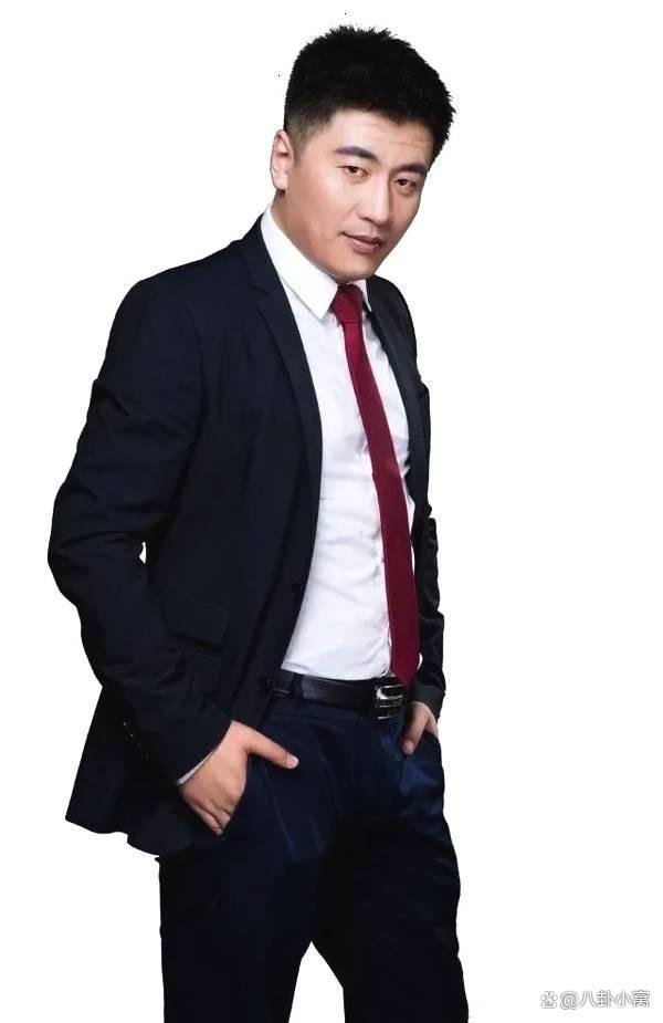 张雪峰多平台账号头像变灰 突发传闻引发关注