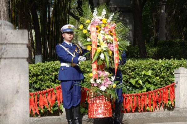 各界人士齐聚西南联大旧址祭英烈