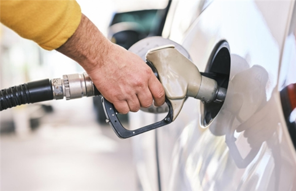 油价或迎下调 对咱们老百姓有啥好处？