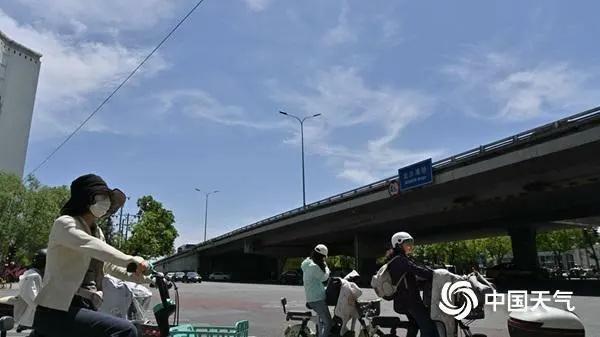 局地35℃以上！建议出门多穿红色 高温短暂随后冷空气来临