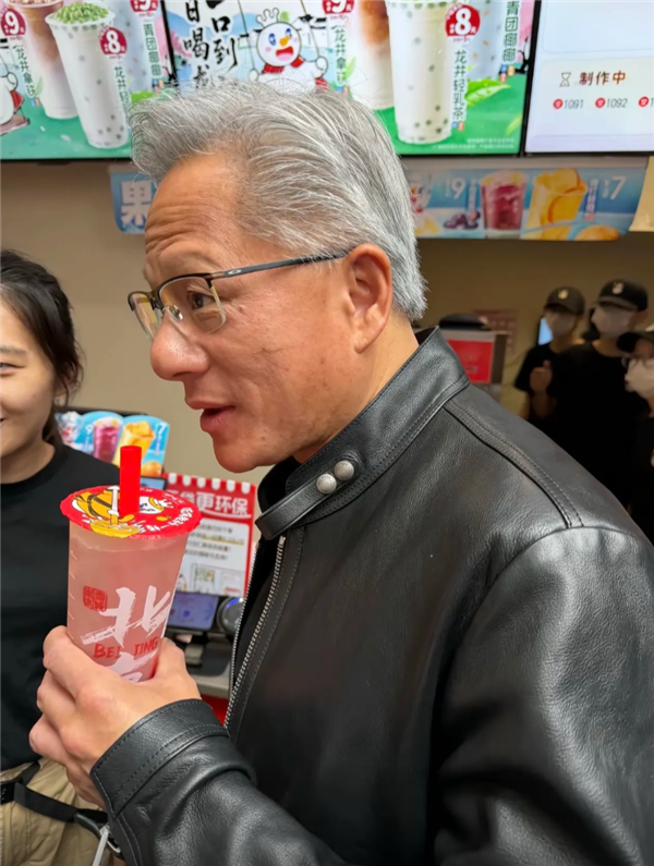 黄仁勋同款