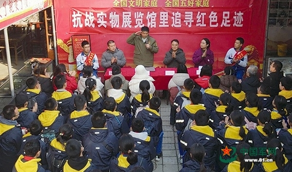 耿风泉用2万件实物留住抗战记忆 传承红色基因