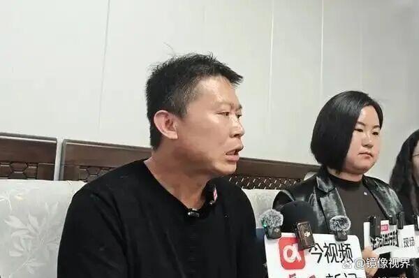 两子非亲生男子讲述前妻生子细节