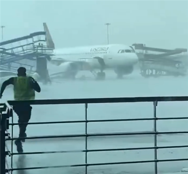 三架印度客機遭地勤設(shè)備撞擊