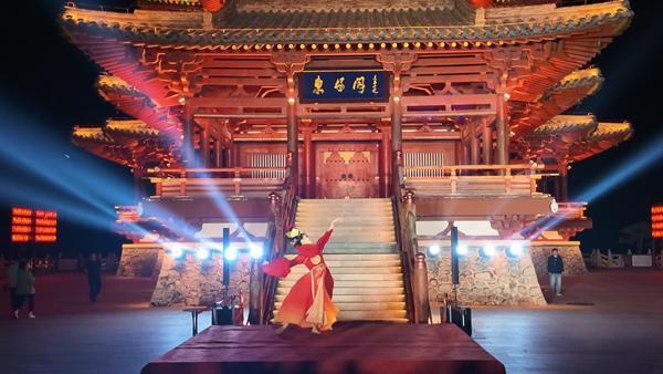 黑龙江抚远：国风夜游点亮东极夏夜