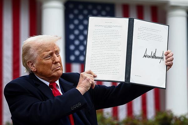 美国贸易赤字不降反升