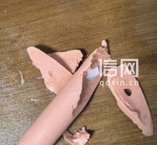 3·15在行动 | 双汇火腿肠现疑似塑料异物!天猫超市先称是骨头,监管介入后赔1000元