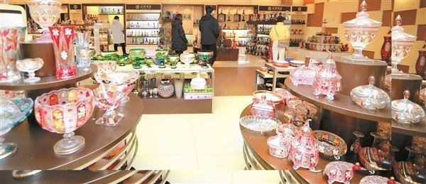 Sharing Shanxi with the World: Small Town Glass “Rings Out” Across the Globe
