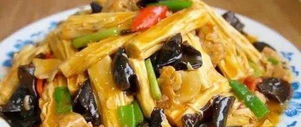 小白鱼炸出金黄酥脆，一口满嘴香，家常炒肉片藏啥秘诀？