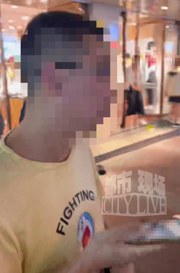 女生称遭男子尾随偷拍 警方回应 手机存大量偷拍资料