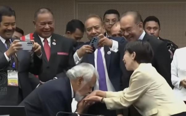 学者：高市早苗APEC再现外交名场面 文化碰撞引关注