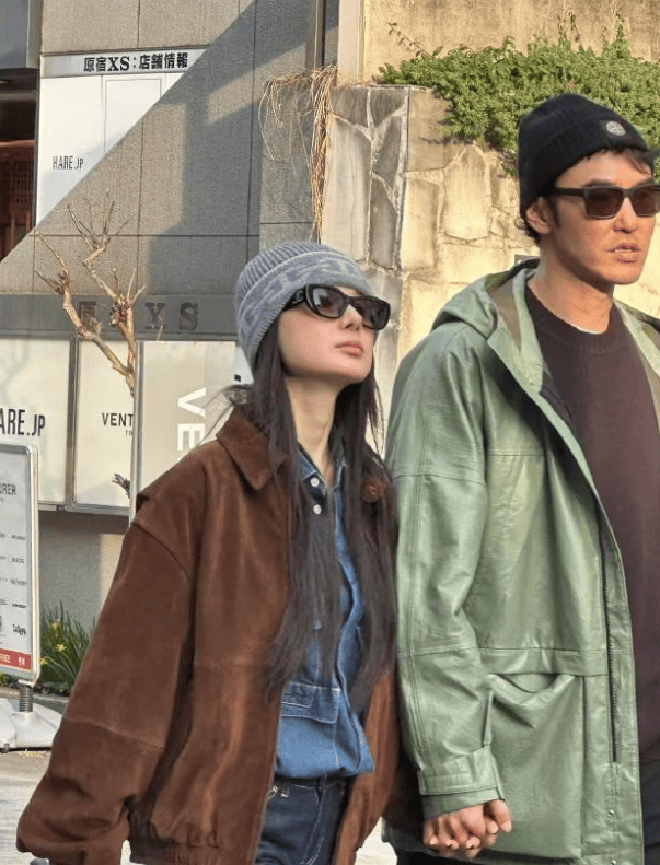 阮经天和女友十指紧扣逛街 两人年龄相差20岁_看点_第1张_nbdtoutiao娱乐网 阮经天和女友十指紧扣逛街 两人年龄相差20岁_https://www.hnyzhsx.cn_看点_第1张