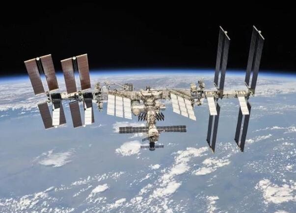 俄美宇航员将共乘飞船上太空 计划在国际空间站再踢一场足球