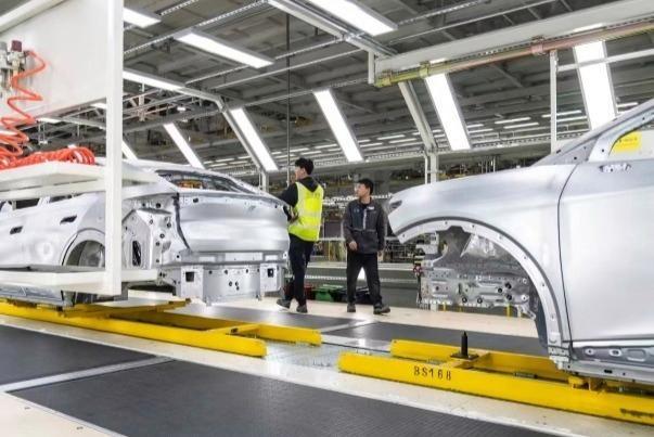 裁掉5万人 救得了当年“神车”吗 燃油车时代的终结