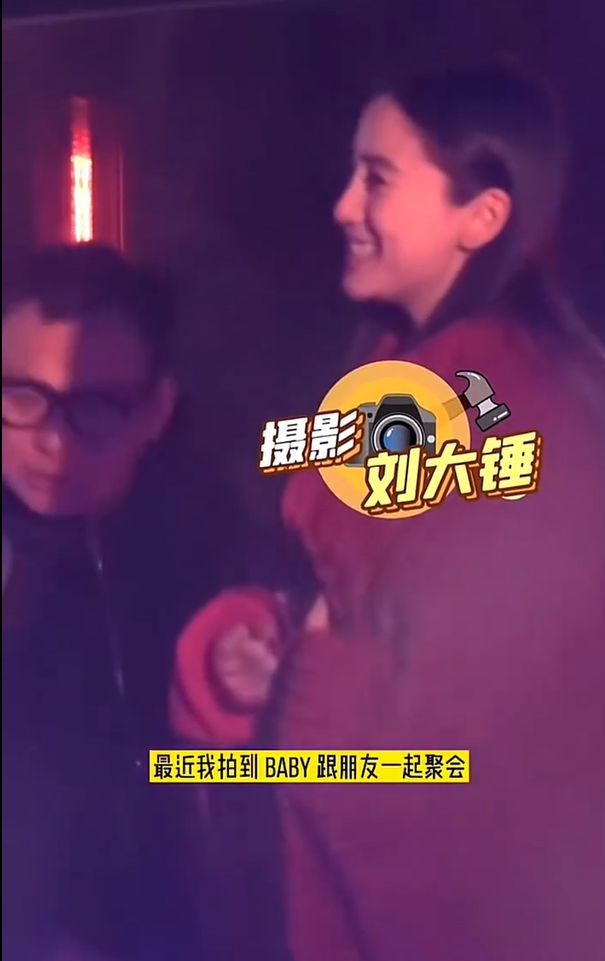 黄晓明baby与朋友聚会被拍 两人前后脚现身未同框