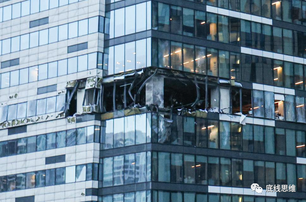7月30日，两架无人机在电子战系统的干扰下坠落，击中了莫斯科国际商务中心两座办公大厦