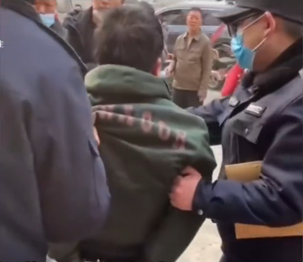 男子猥亵9岁女童被当场抓获 曾两次被判刑
