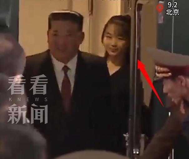 金正恩和女儿返程列车内部照公开 携女访华纪念抗战胜利