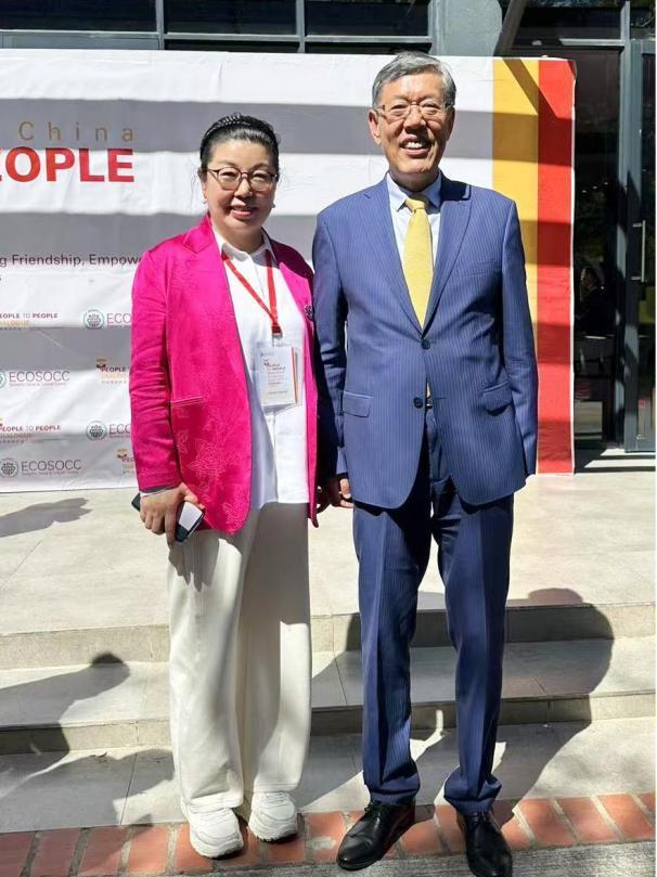 张银俊理事长与中促会李军副会长亲切合影