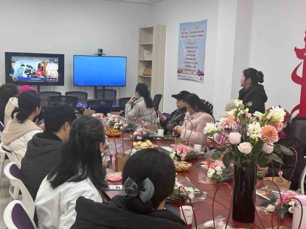插花迎春讲金融，提升素养防风险 ——广发银行沌口支行开展金融教育宣传