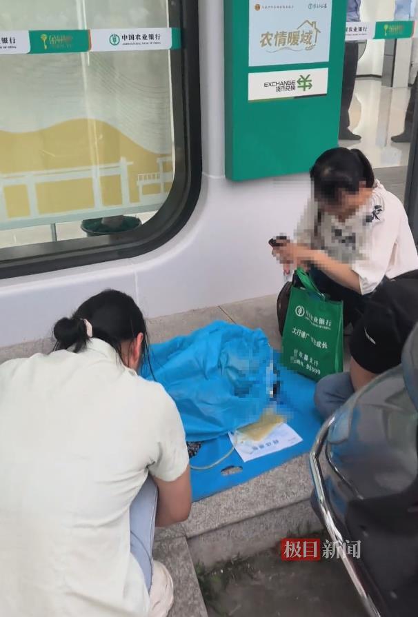 曝病重老人被要求親自取錢在銀行去世 家屬痛訴銀行冷漠