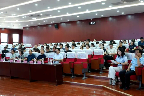 打造家门口的“报考智囊团” 西安经开区首场高考志愿填报专项培训会举行