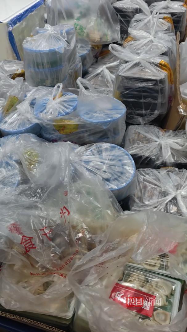 柳州震后新安置点现场备有螺蛳粉