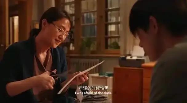 韋一航角色號(hào)曬朱媛媛背影配文：媽媽 緬懷永恒的母愛(ài)