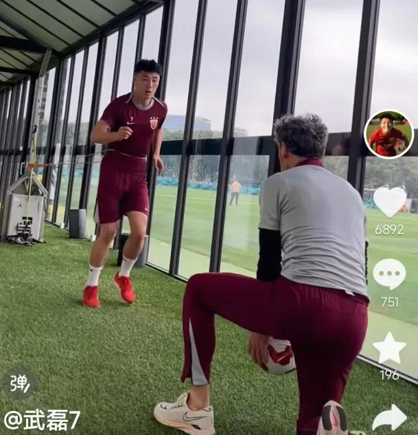 武磊回俱樂部繼續(xù)恢復(fù) 或無緣18強賽 國足備戰(zhàn)受影響