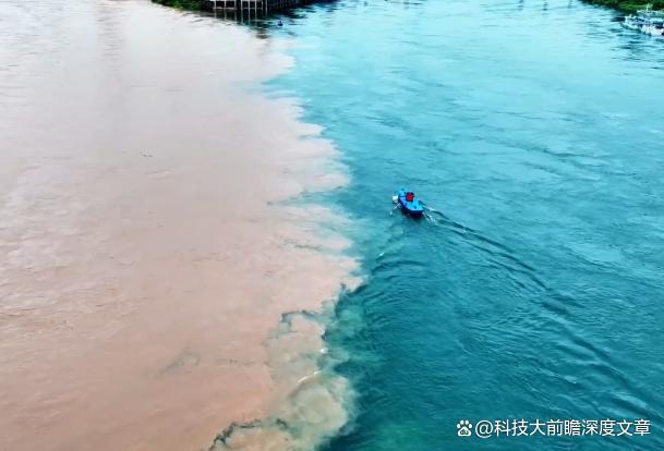 壮观!云南两江交汇现“鸳鸯锅” 一年仅现两月奇观