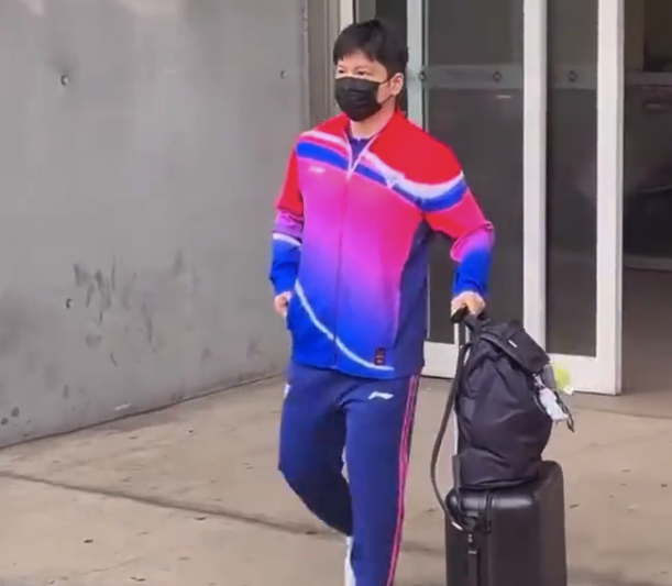 遇到樊振东因为太瘦没认出来!