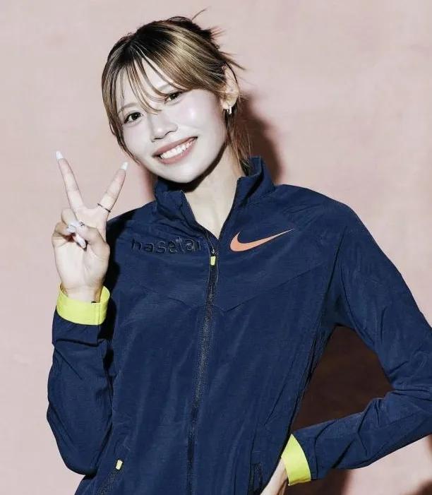 吴艳妮日本同行秀恩爱晒婚戒照 她是现任亚洲一姐网友赞她史上最美 回顾突破一年感恩支持