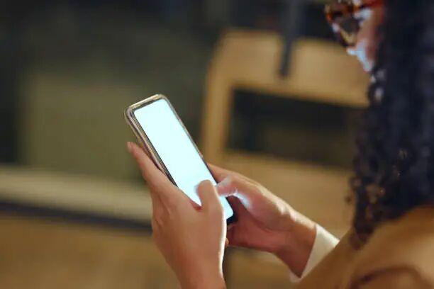 年輕人開始流行雇人秒回消息 情感陪伴新趨勢