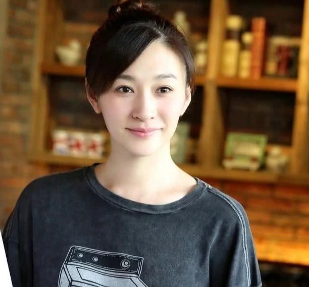 李小冉赖伟明暖白皮和冷白皮 着实之好意思卓越肤色