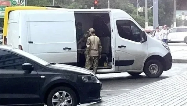 普京：乌克兰像抓狗一样在街头抓人