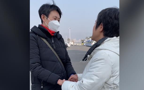 江歌妈妈与元梦妈妈见面