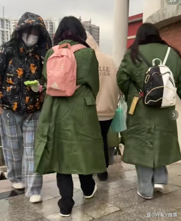 不是羽绒服买不起，是军大衣更有性价比！你会考虑购买一件军大衣吗