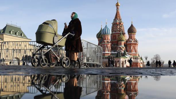 普京为何亲自号召生三胎 应对人口危机