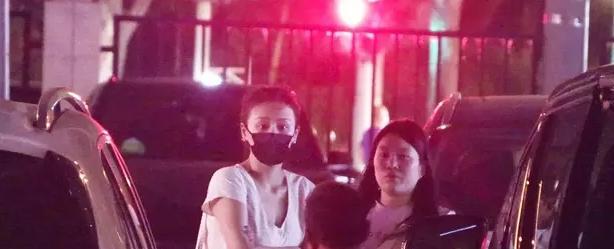 馬思純聚餐結(jié)束后在停車場等男友 甜蜜等待羨煞旁人