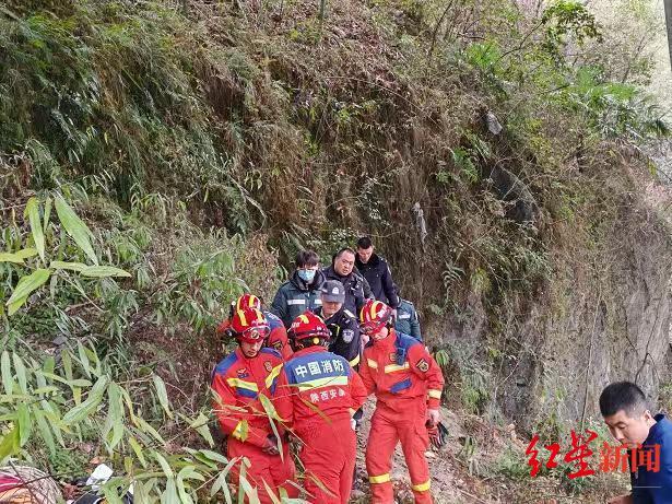 男子下車離奇失蹤 10小時后被找到 高速路橋下獲救